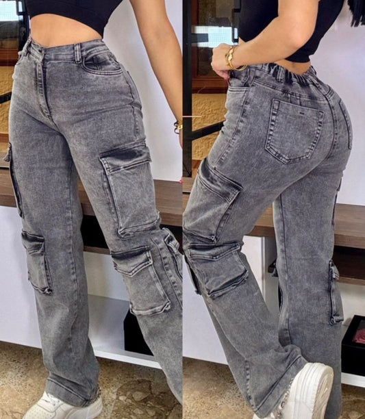Pantalón gris cargo